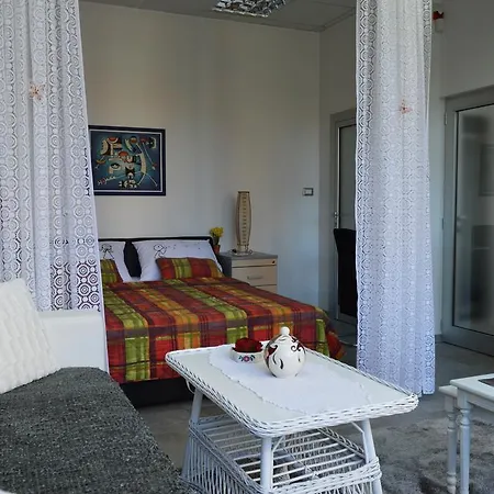 Studio Two Roses Apartment