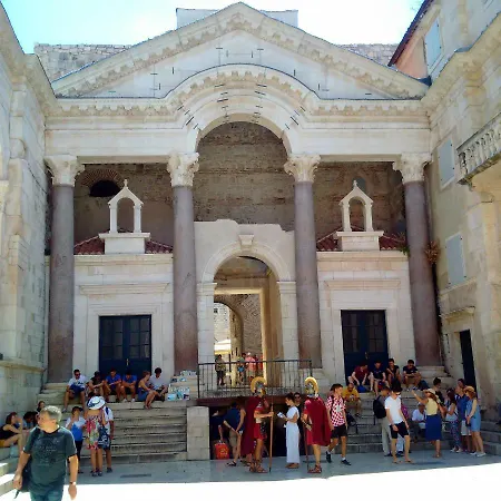 Studio Two Roses Split