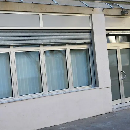 Studio Two Roses 아파트 *